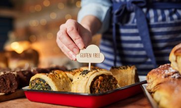 A tray of food with a gluten free sign